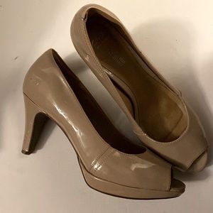 Clarks cream pumps 3 inch heel
